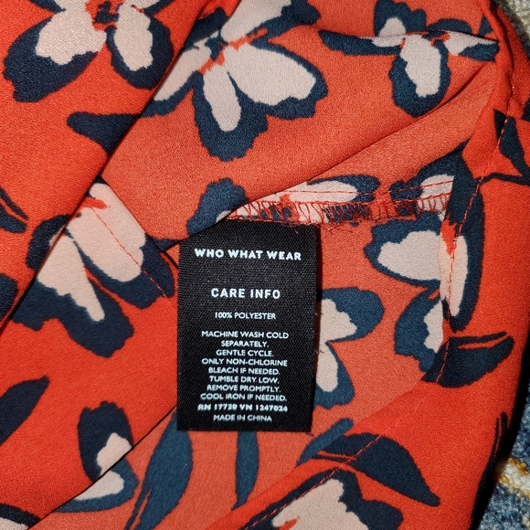 Who What Wear Red Sleeveless Blouse with Mandarin Collar - Picture 5 of 8